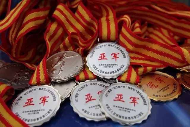 媒体人指责韦世豪：把无知当作个性，场内外言辞激烈